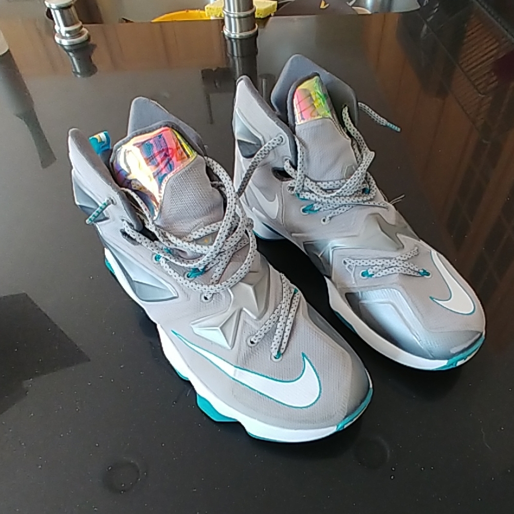 Nike LeBron XIII